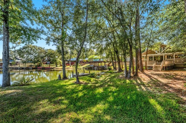 50 Hunters Creek Drive, Huntsville, TX 77340