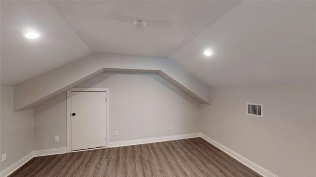 50 Hunters Creek Drive, Huntsville, TX 77340