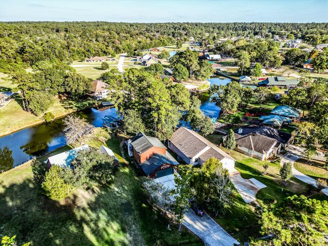 50 Hunters Creek Drive, Huntsville, TX 77340