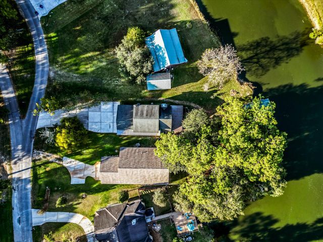 50 Hunters Creek Drive, Huntsville, TX 77340