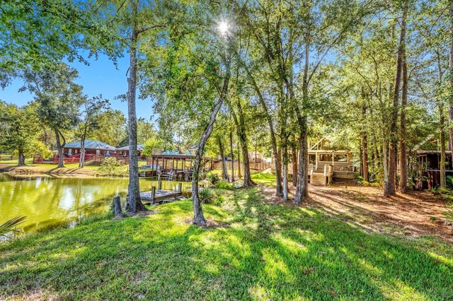 50 Hunters Creek Drive, Huntsville, TX 77340