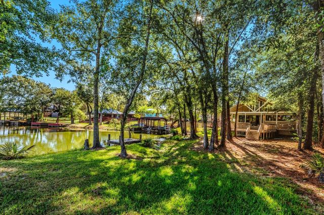 50 Hunters Creek Drive, Huntsville, TX 77340