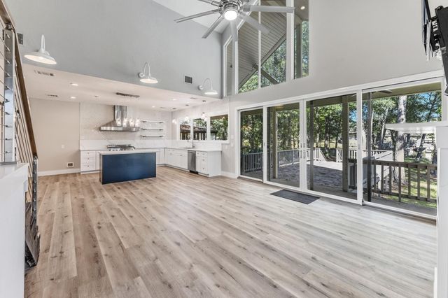 50 Hunters Creek Drive, Huntsville, TX 77340