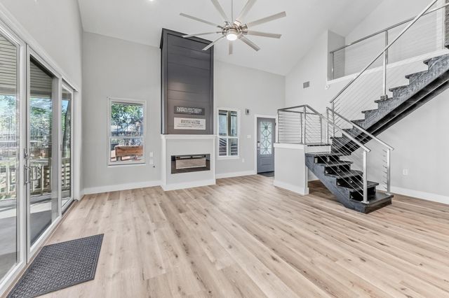 50 Hunters Creek Drive, Huntsville, TX 77340