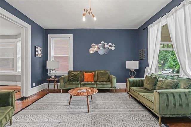 3009 Oak Street, Kansas City, MO 64108