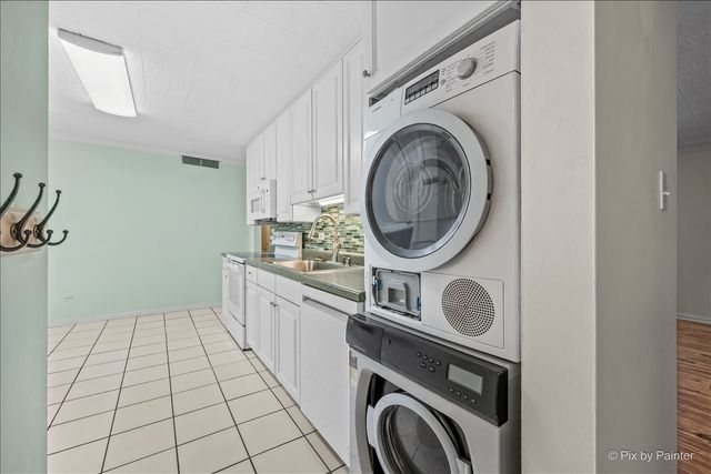 920 Beau Drive 112, Des Plaines, IL 60016