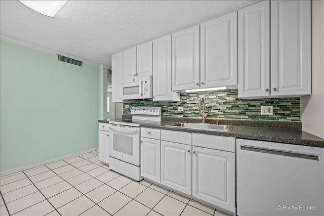 920 Beau Drive 112, Des Plaines, IL 60016