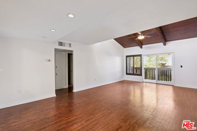 18350 Hatteras Street 248, Tarzana (los Angeles), CA 91356