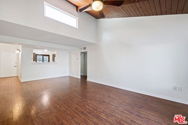 18350 Hatteras Street 248, Tarzana (los Angeles), CA 91356