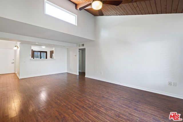 18350 Hatteras Street 248, Tarzana (los Angeles), CA 91356