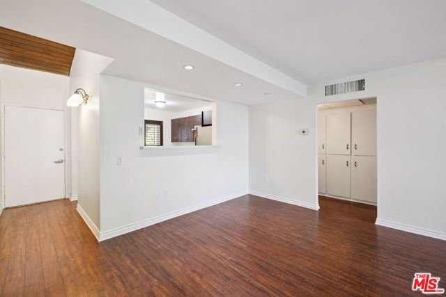 18350 Hatteras Street 248, Tarzana (los Angeles), CA 91356