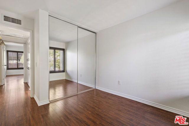 18350 Hatteras Street 248, Tarzana (los Angeles), CA 91356