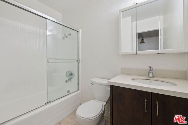 18350 Hatteras Street 248, Tarzana (los Angeles), CA 91356