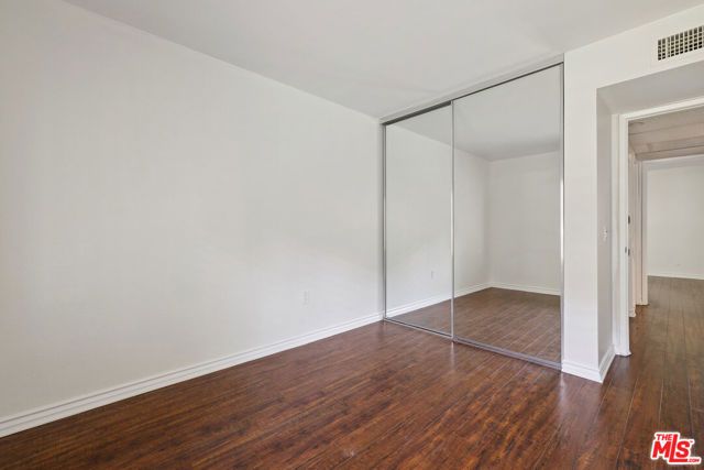 18350 Hatteras Street 248, Tarzana (los Angeles), CA 91356