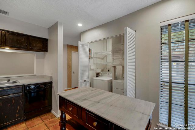 102 Caleta, San Antonio, TX 78232