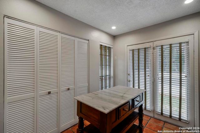 102 Caleta, San Antonio, TX 78232