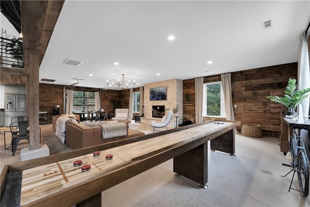 8442 E McNelly Road, Bentonville, AR 72712