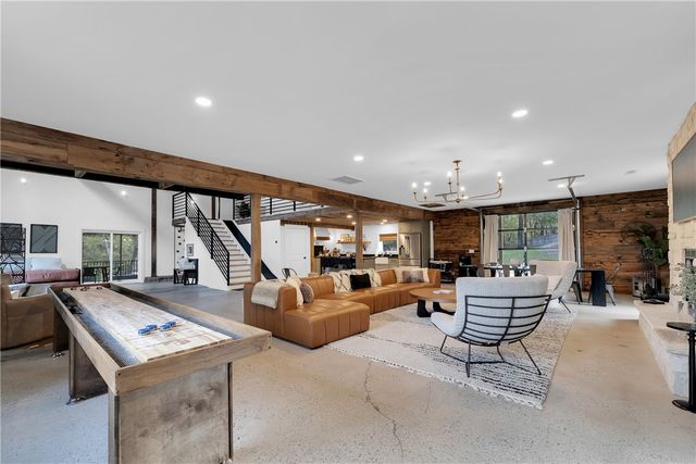 8442 E McNelly Road, Bentonville, AR 72712