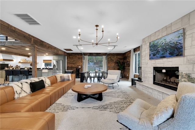 8442 E McNelly Road, Bentonville, AR 72712