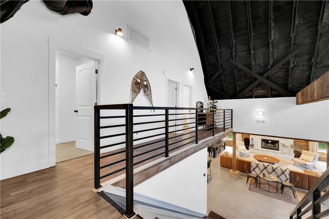 8442 E McNelly Road, Bentonville, AR 72712