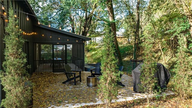 8442 E McNelly Road, Bentonville, AR 72712