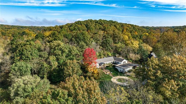 8442 E McNelly Road, Bentonville, AR 72712