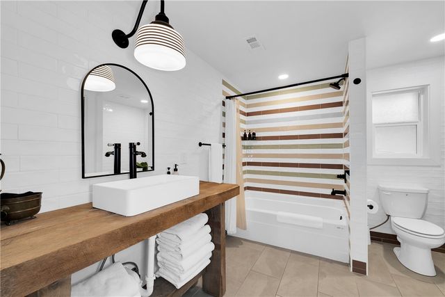 8442 E McNelly Road, Bentonville, AR 72712