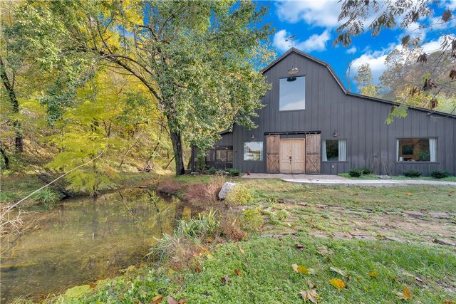 8442 E McNelly Road, Bentonville, AR 72712