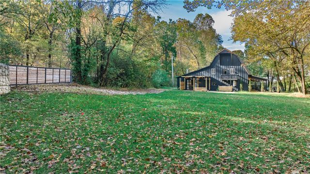 8442 E McNelly Road, Bentonville, AR 72712