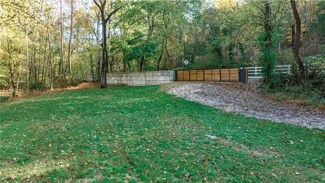 8442 E McNelly Road, Bentonville, AR 72712