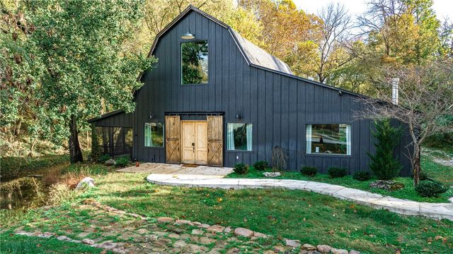 8442 E McNelly Road, Bentonville, AR 72712