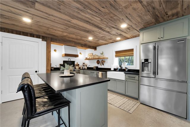 8442 E McNelly Road, Bentonville, AR 72712