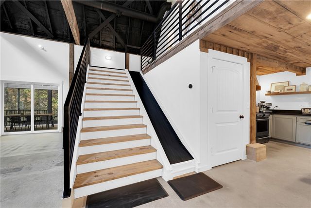 8442 E McNelly Road, Bentonville, AR 72712