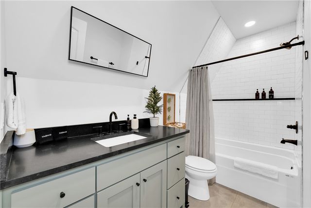 8442 E McNelly Road, Bentonville, AR 72712