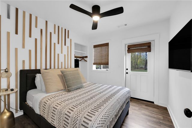 8442 E McNelly Road, Bentonville, AR 72712