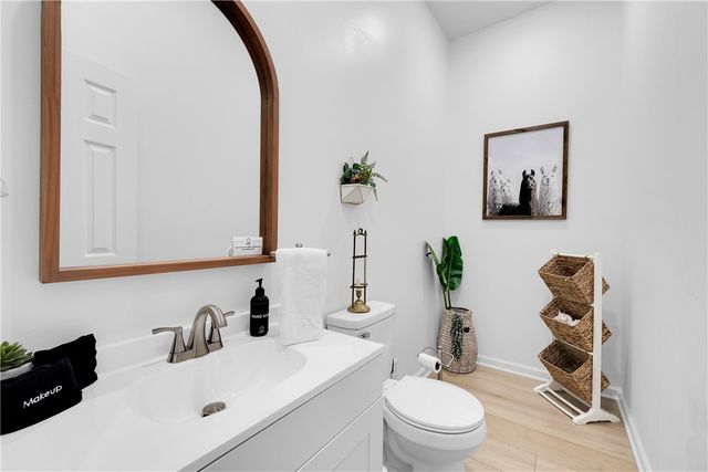 8442 E McNelly Road, Bentonville, AR 72712