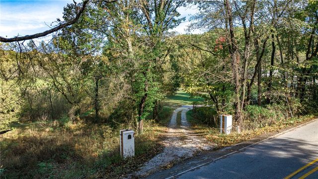 8442 E McNelly Road, Bentonville, AR 72712