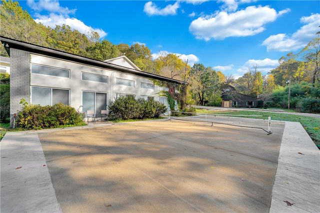 8442 E McNelly Road, Bentonville, AR 72712