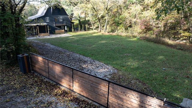 8442 E McNelly Road, Bentonville, AR 72712