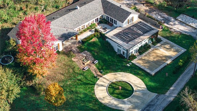 8442 E McNelly Road, Bentonville, AR 72712