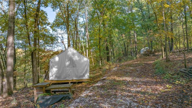 8442 E McNelly Road, Bentonville, AR 72712