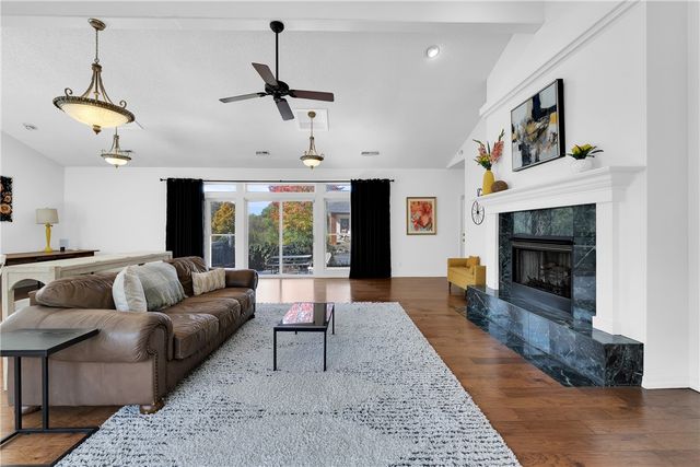 8442 E McNelly Road, Bentonville, AR 72712