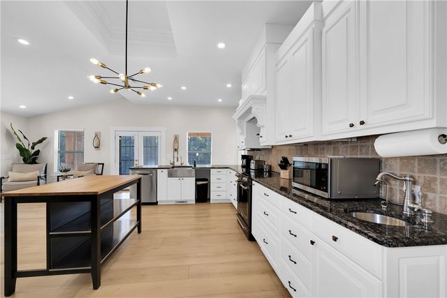 8442 E McNelly Road, Bentonville, AR 72712