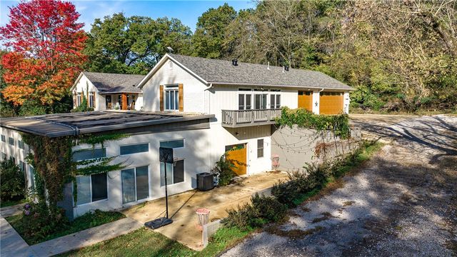 8442 E McNelly Road, Bentonville, AR 72712