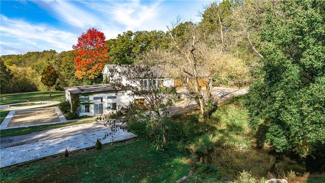 8442 E McNelly Road, Bentonville, AR 72712