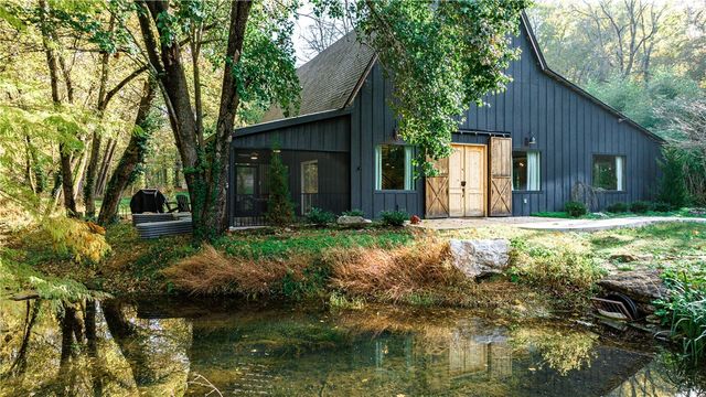 8442 E McNelly Road, Bentonville, AR 72712