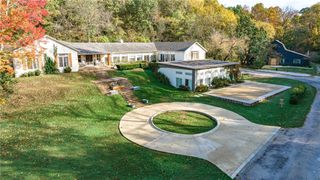 8442 E McNelly Road, Bentonville, AR 72712