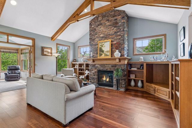 9755 Wedgewood Circle, Woodbury, MN 55125