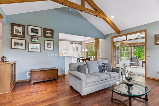 9755 Wedgewood Circle, Woodbury, MN 55125