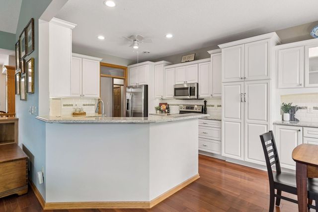 9755 Wedgewood Circle, Woodbury, MN 55125